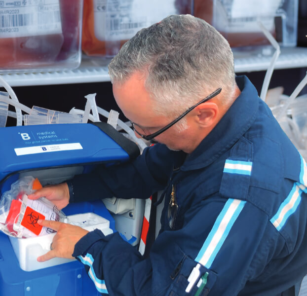 healthcare worker inserts blood samples into the MT 4 thermal bag